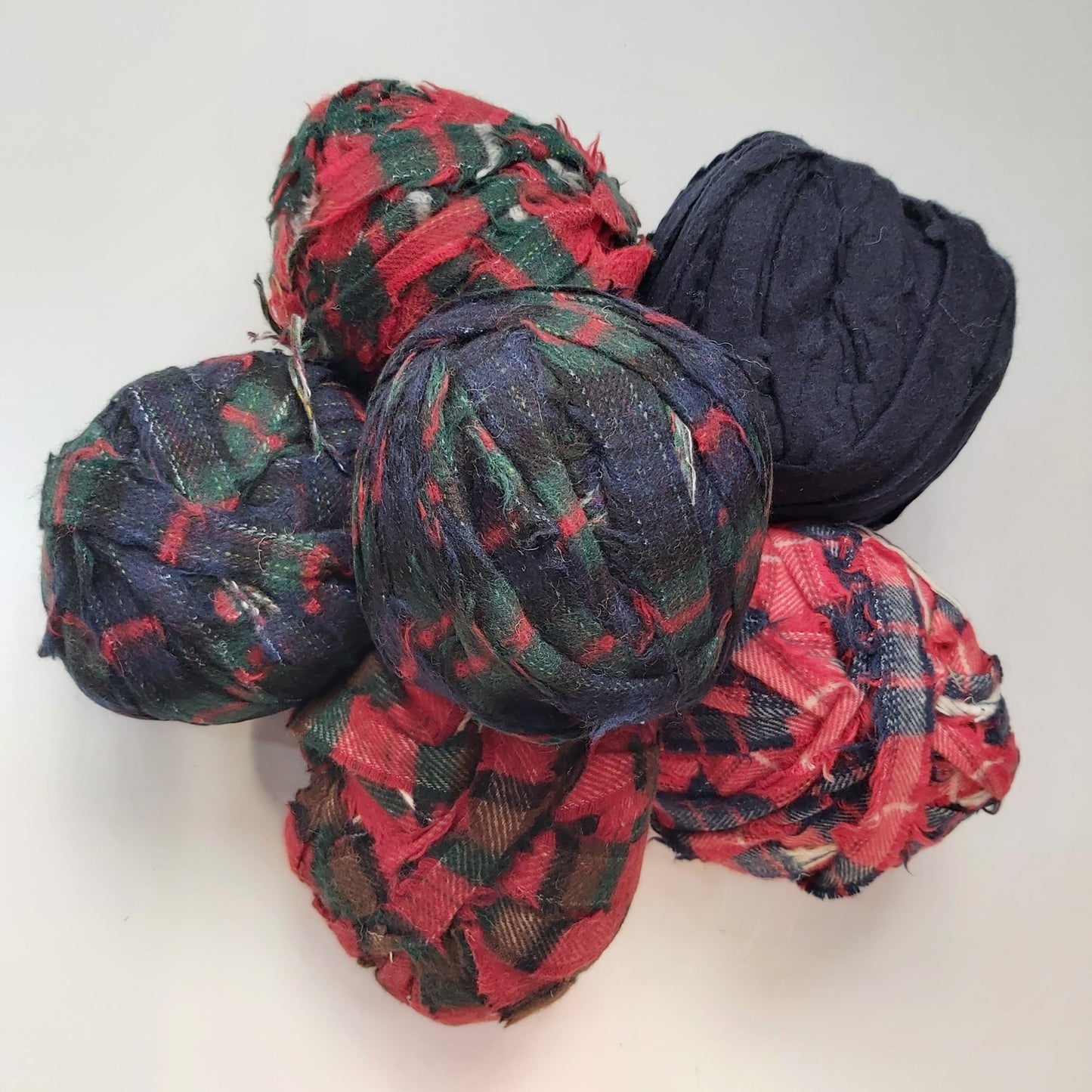 BE2K-255 Blanket Edge 2kg Christmas Green Red